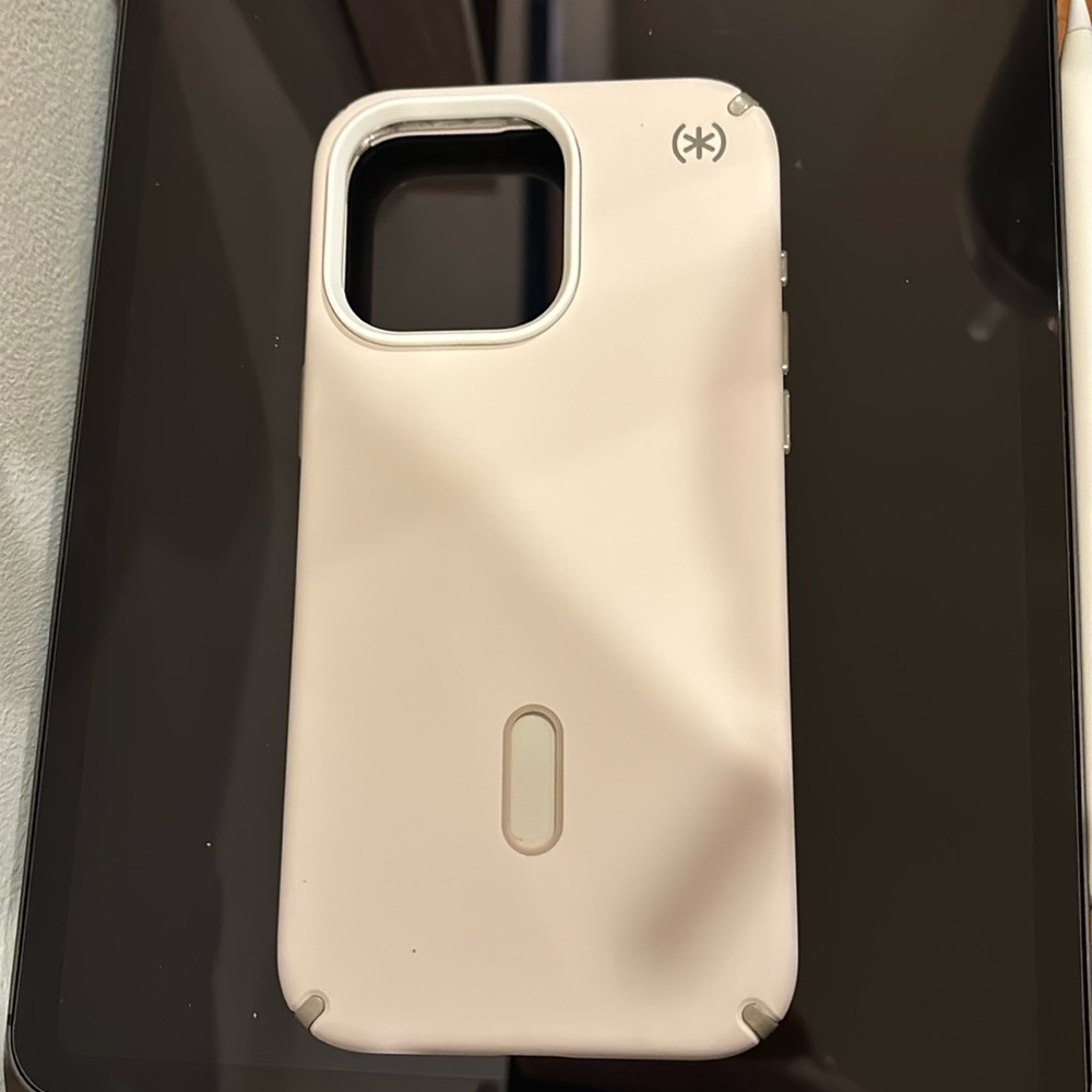 iPhone 14 pro max Speck case